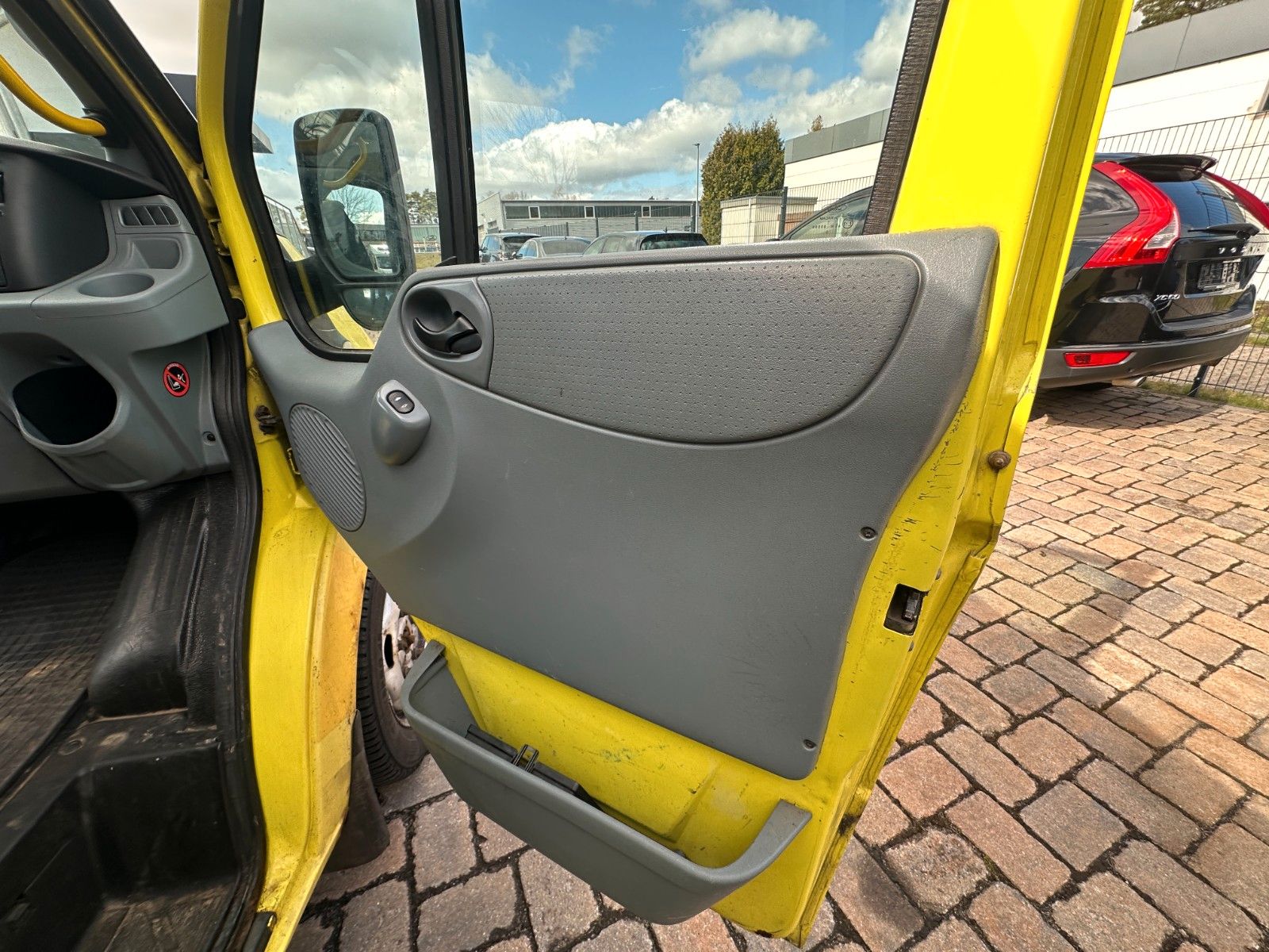 Fahrzeugabbildung Ford Transit Kombi FT 300 K Trend Klima
