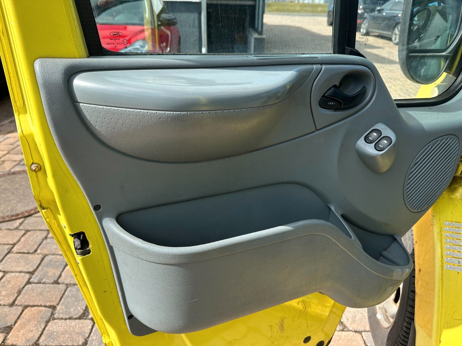 Fahrzeugabbildung Ford Transit Kombi FT 300 K Trend Klima