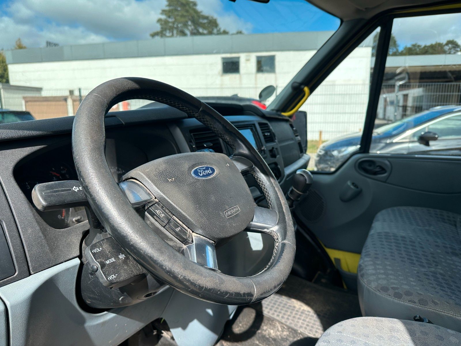 Fahrzeugabbildung Ford Transit Kombi FT 300 K Trend Klima