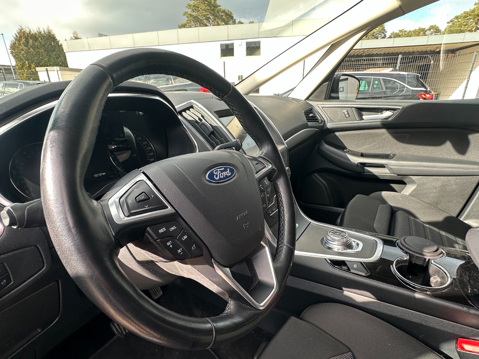 Fahrzeugabbildung Ford S-Max Titanium 2.0 150 PS Autom. LED STH