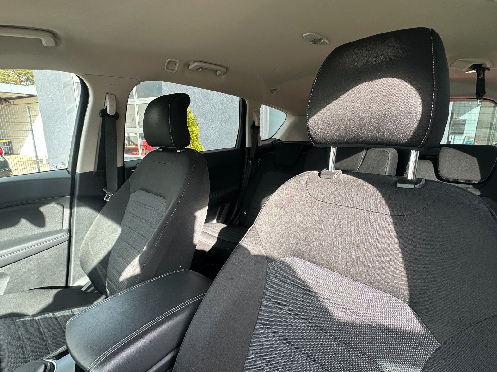 Fahrzeugabbildung Ford S-Max Titanium 2.0 150 PS Autom. LED STH