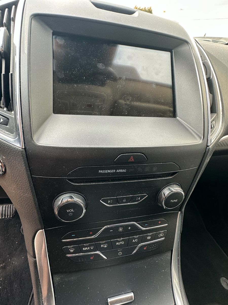 Fahrzeugabbildung Ford S-Max Titanium 2.0 150 PS Autom. LED STH