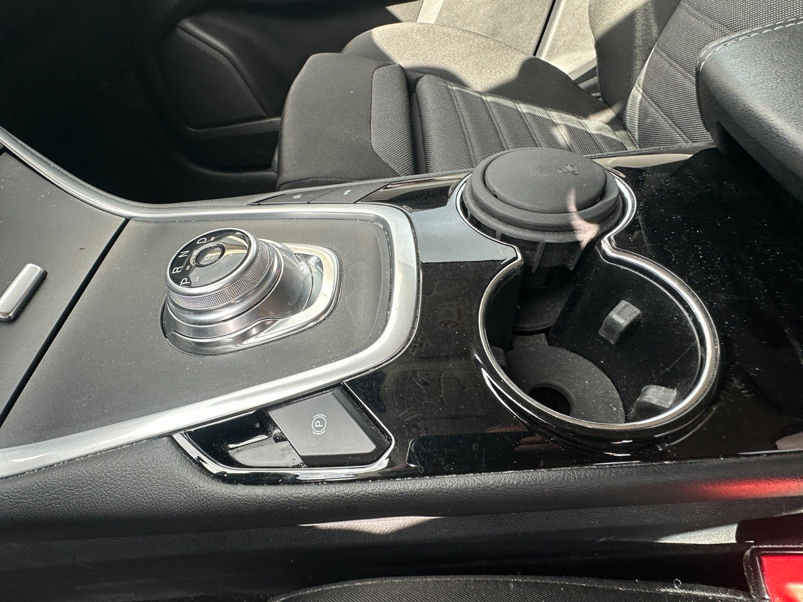 Fahrzeugabbildung Ford S-Max Titanium 2.0 150 PS Autom. LED STH