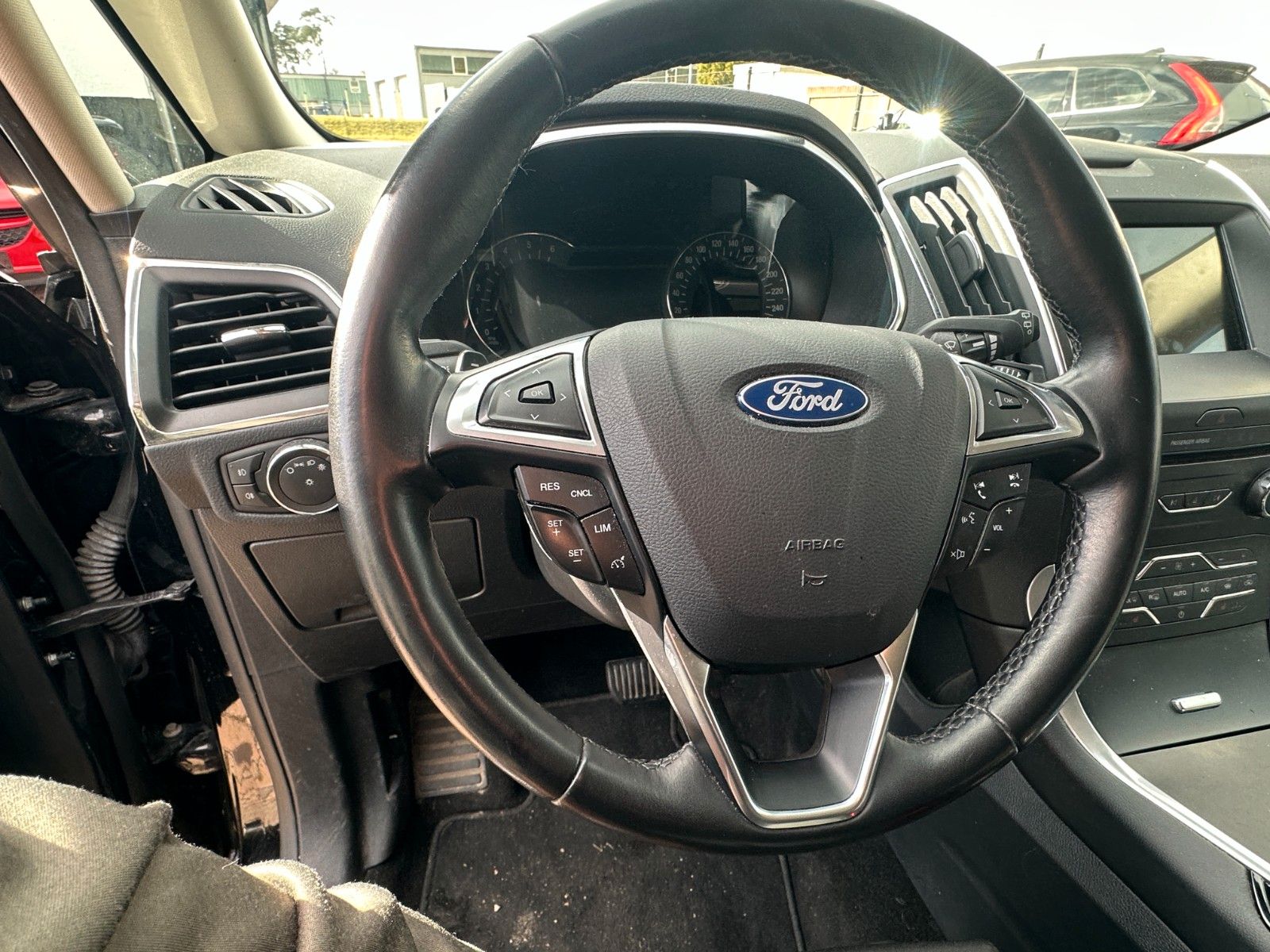 Fahrzeugabbildung Ford S-Max Titanium 2.0 150 PS Autom. LED STH