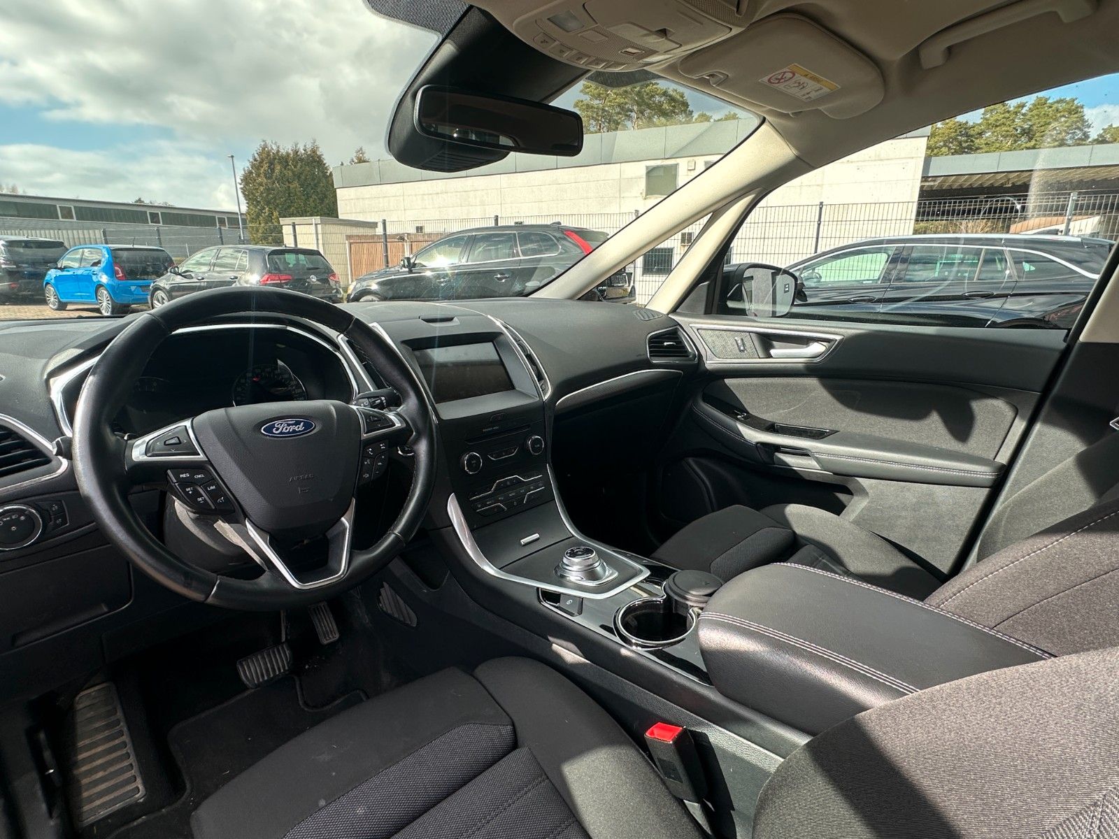 Fahrzeugabbildung Ford S-Max Titanium 2.0 150 PS Autom. LED STH