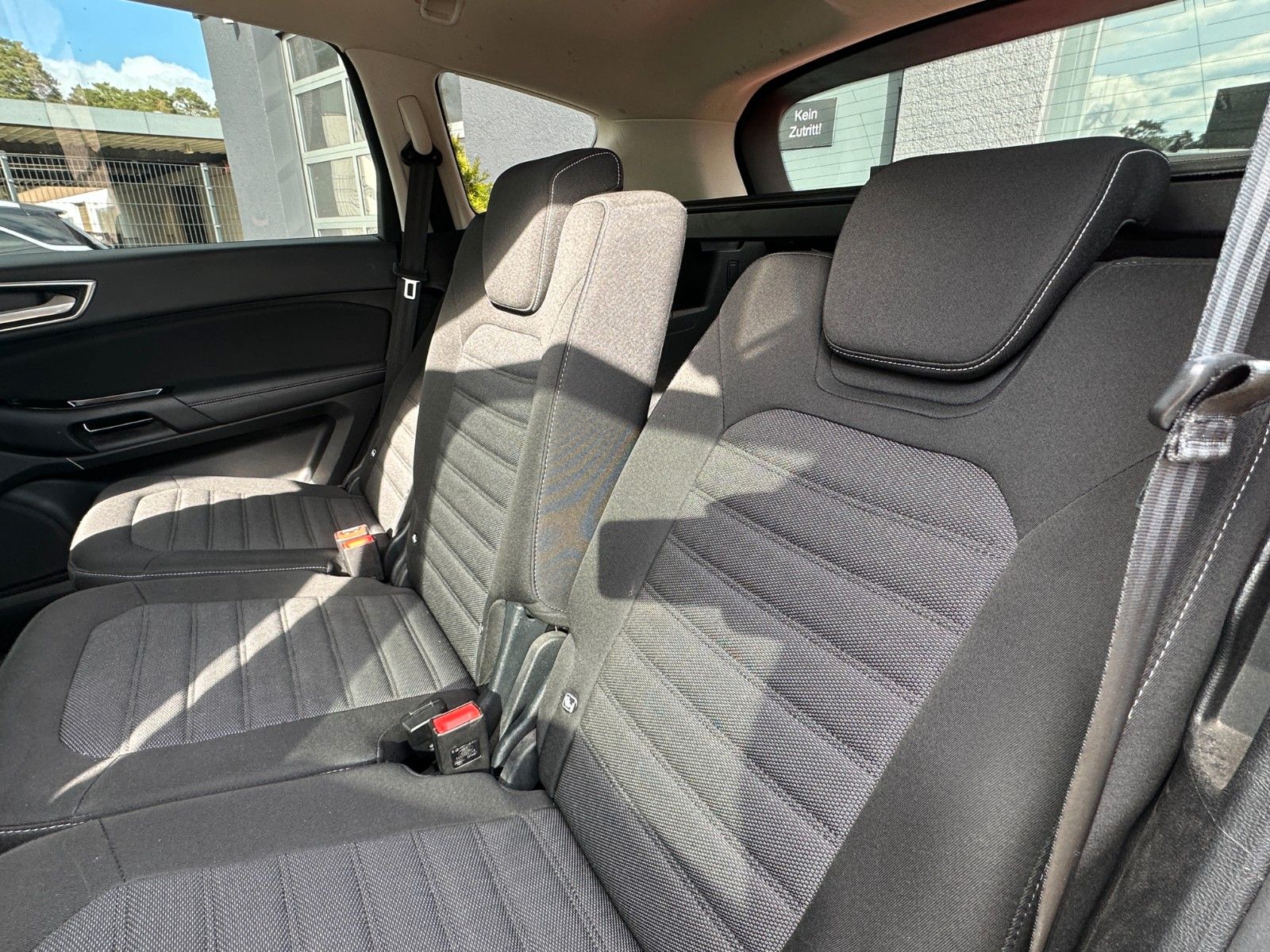 Fahrzeugabbildung Ford S-Max Titanium 2.0 150 PS Autom. LED STH