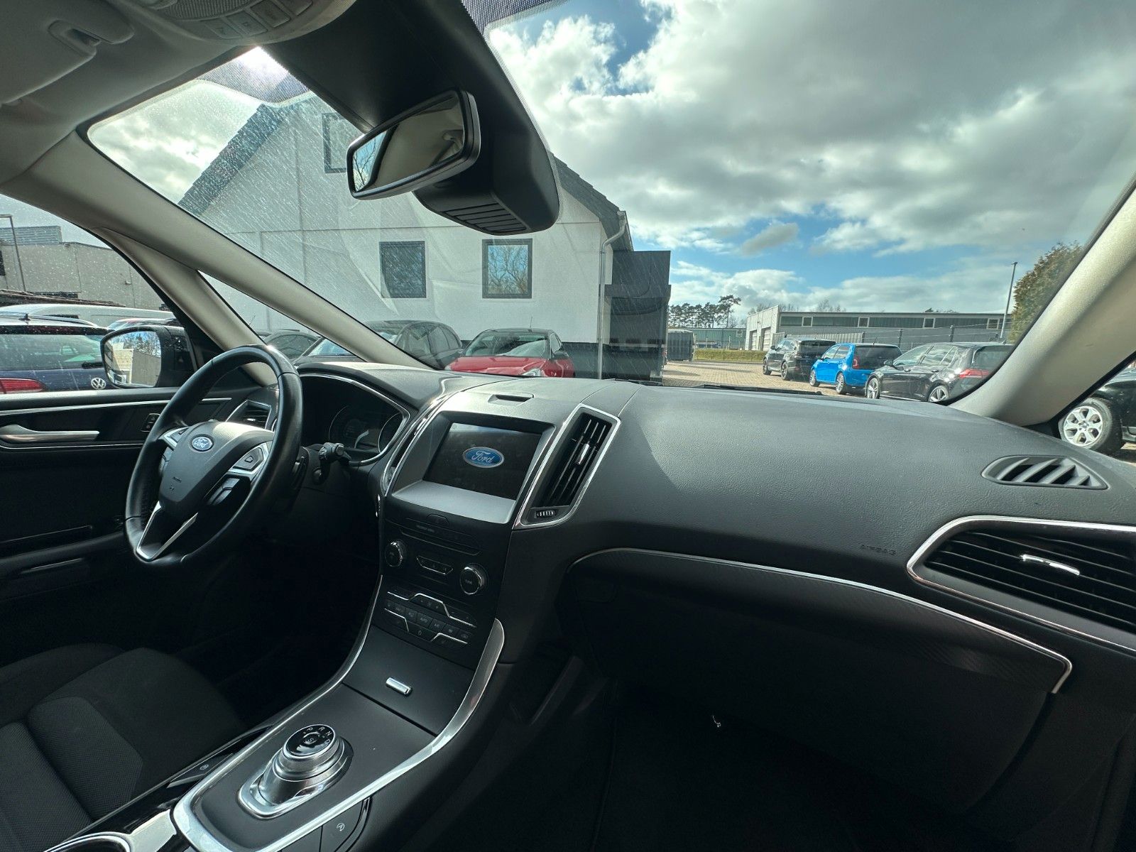 Fahrzeugabbildung Ford S-Max Titanium 2.0 150 PS Autom. LED STH