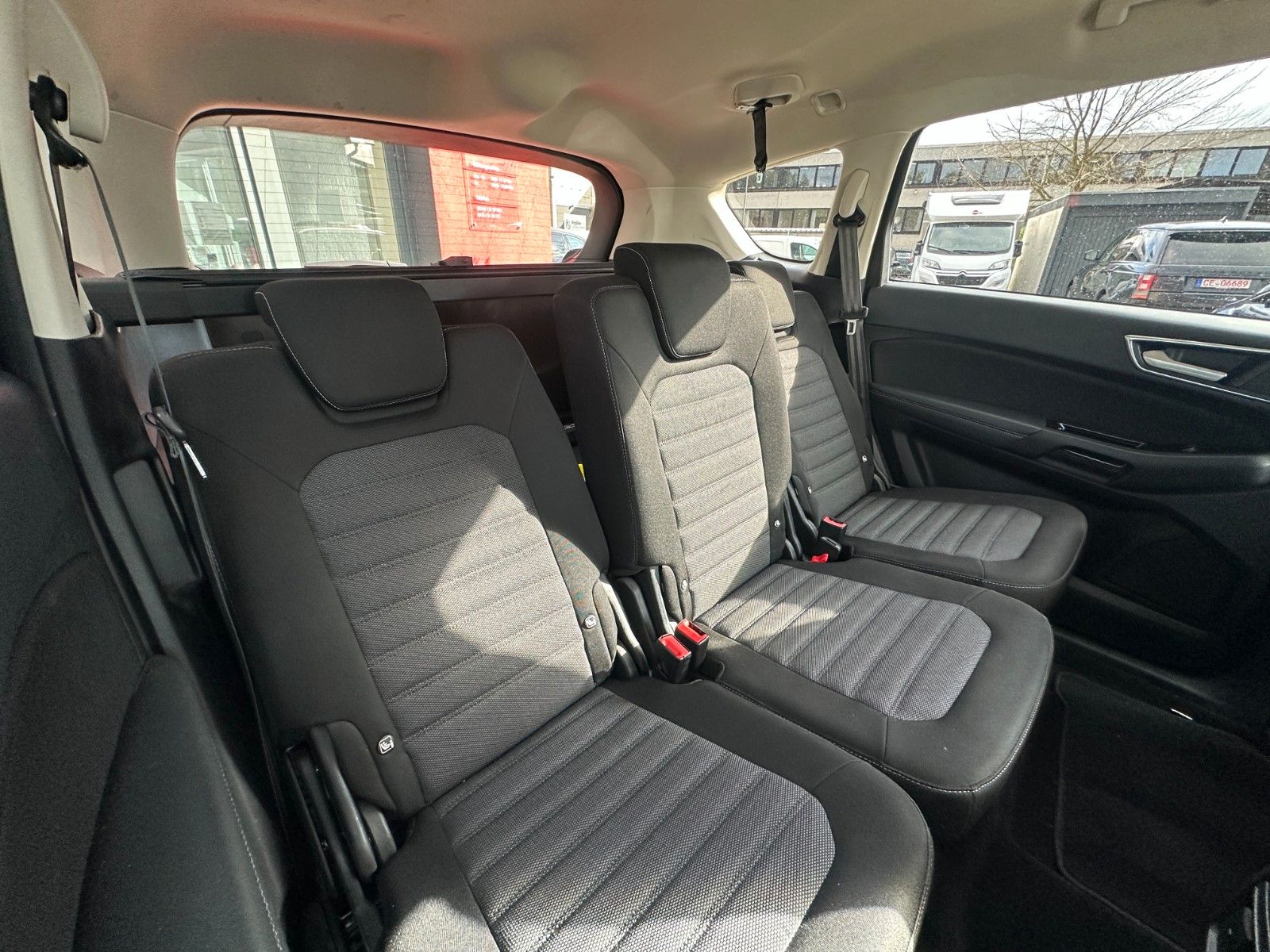 Fahrzeugabbildung Ford S-Max Titanium 2.0 150 PS Autom. LED STH