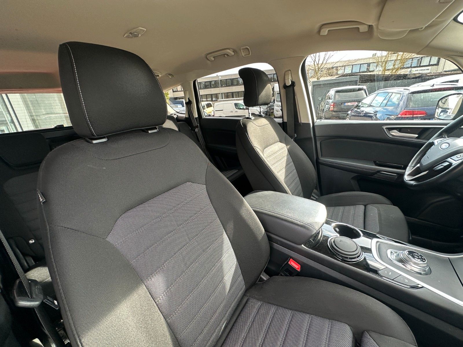 Fahrzeugabbildung Ford S-Max Titanium 2.0 150 PS Autom. LED STH