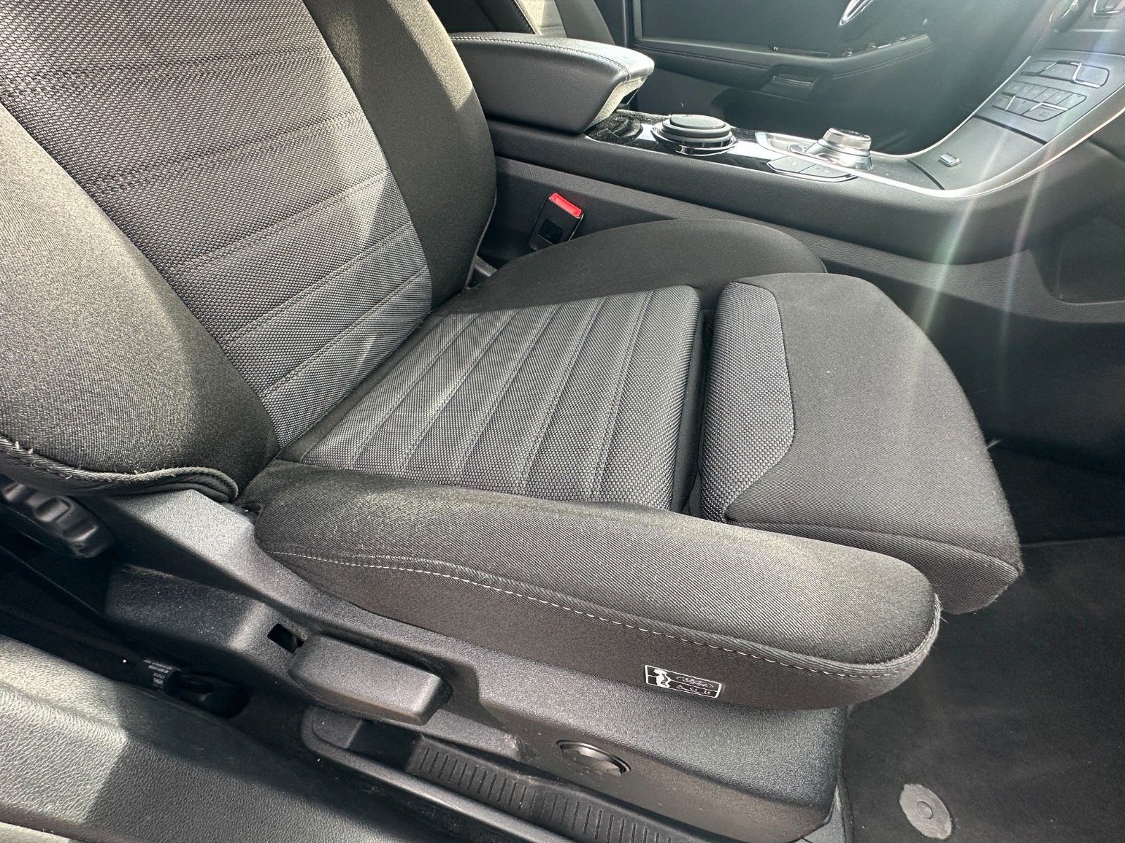 Fahrzeugabbildung Ford S-Max Titanium 2.0 150 PS Autom. LED STH