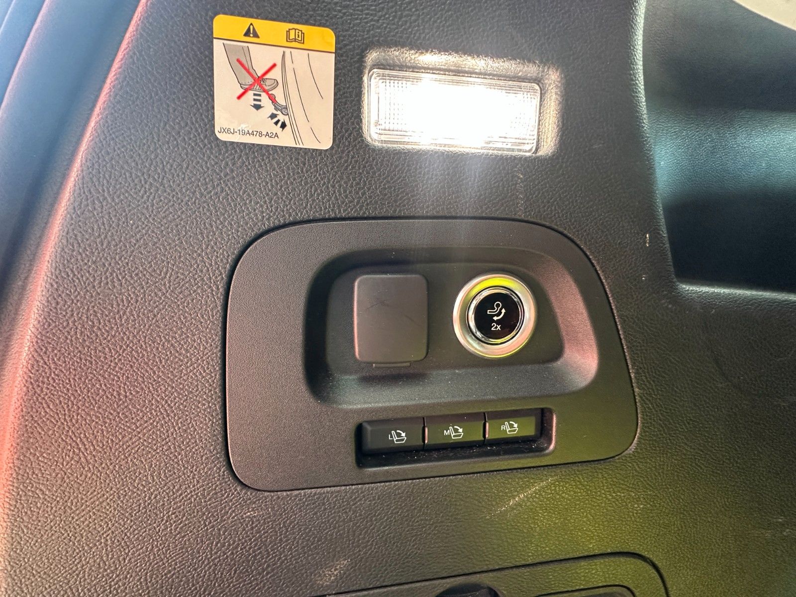 Fahrzeugabbildung Ford S-Max Titanium 2.0 150 PS Autom. LED STH