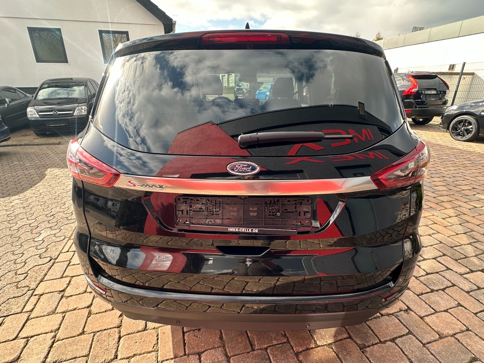 Fahrzeugabbildung Ford S-Max Titanium 2.0 150 PS Autom. LED STH