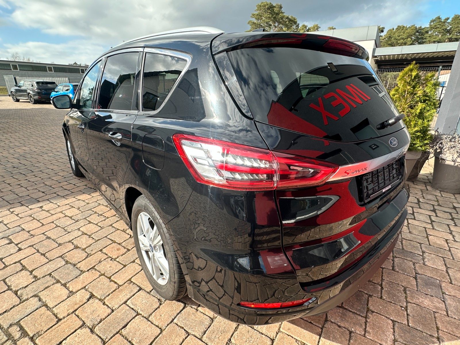 Fahrzeugabbildung Ford S-Max Titanium 2.0 150 PS Autom. LED STH