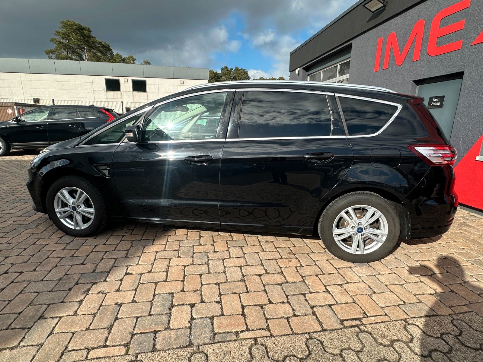 Fahrzeugabbildung Ford S-Max Titanium 2.0 150 PS Autom. LED STH