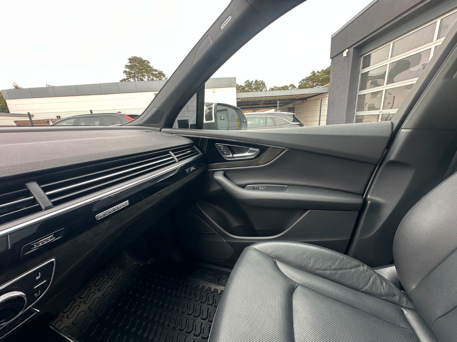 Fahrzeugabbildung Audi Q7 3.0 TFSI 333PS 7-Sitze Pano HUD LED  AHK