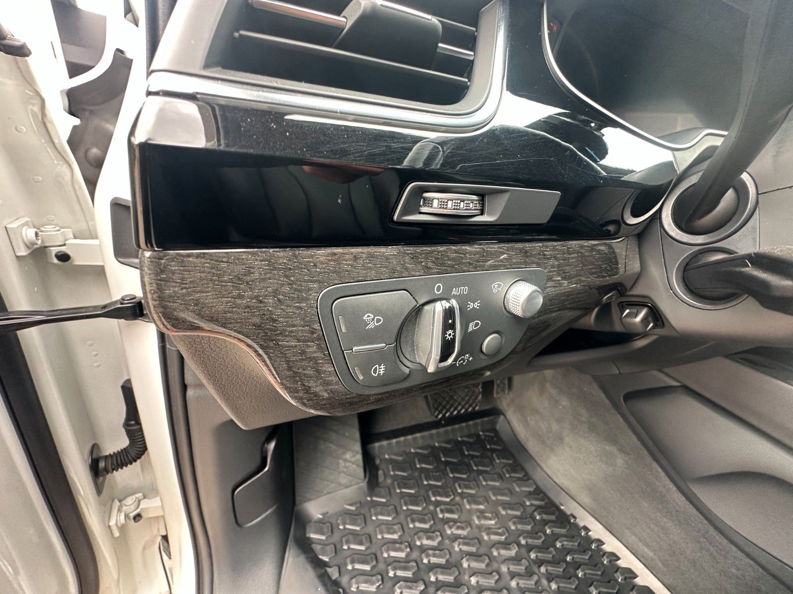 Fahrzeugabbildung Audi Q7 3.0 TFSI 333PS 7-Sitze Pano HUD LED  AHK