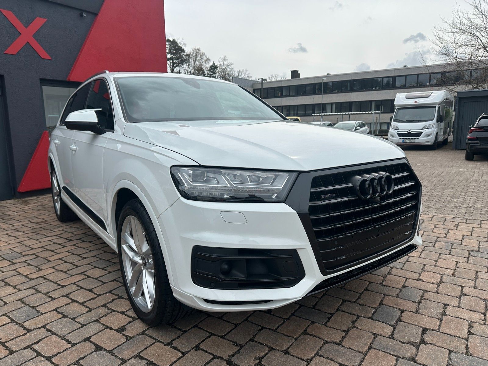 Fahrzeugabbildung Audi Q7 3.0 TFSI 333PS 7-Sitze Pano HUD LED  AHK