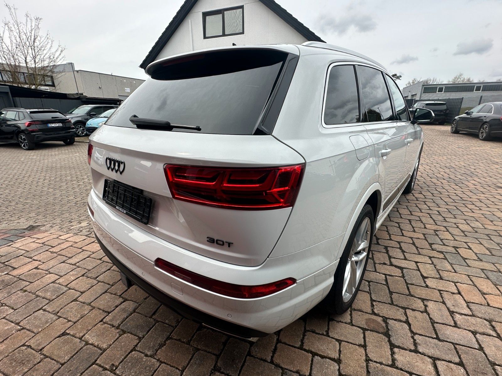 Fahrzeugabbildung Audi Q7 3.0 TFSI 333PS 7-Sitze Pano HUD LED  AHK