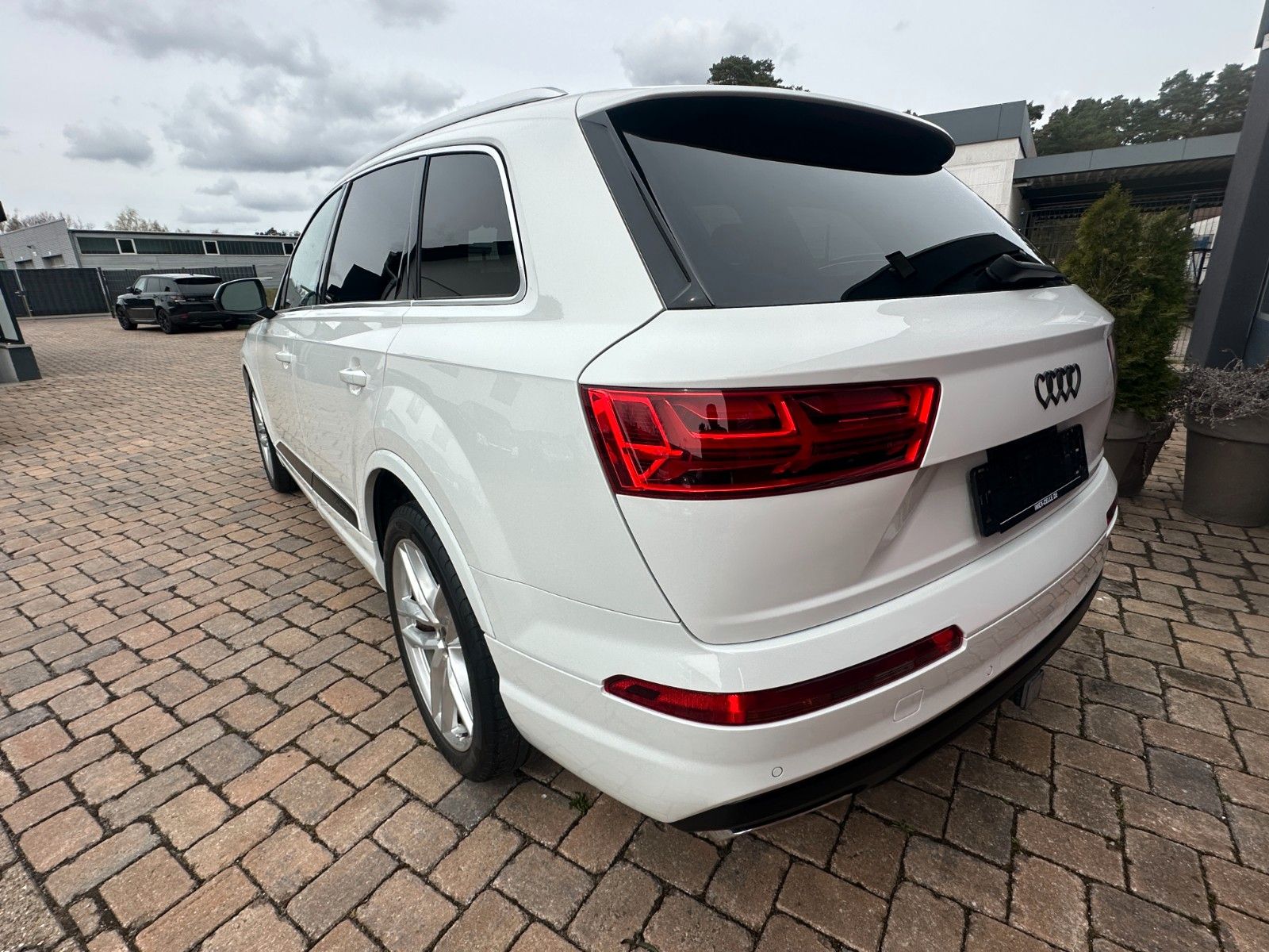 Fahrzeugabbildung Audi Q7 3.0 TFSI 333PS 7-Sitze Pano HUD LED  AHK