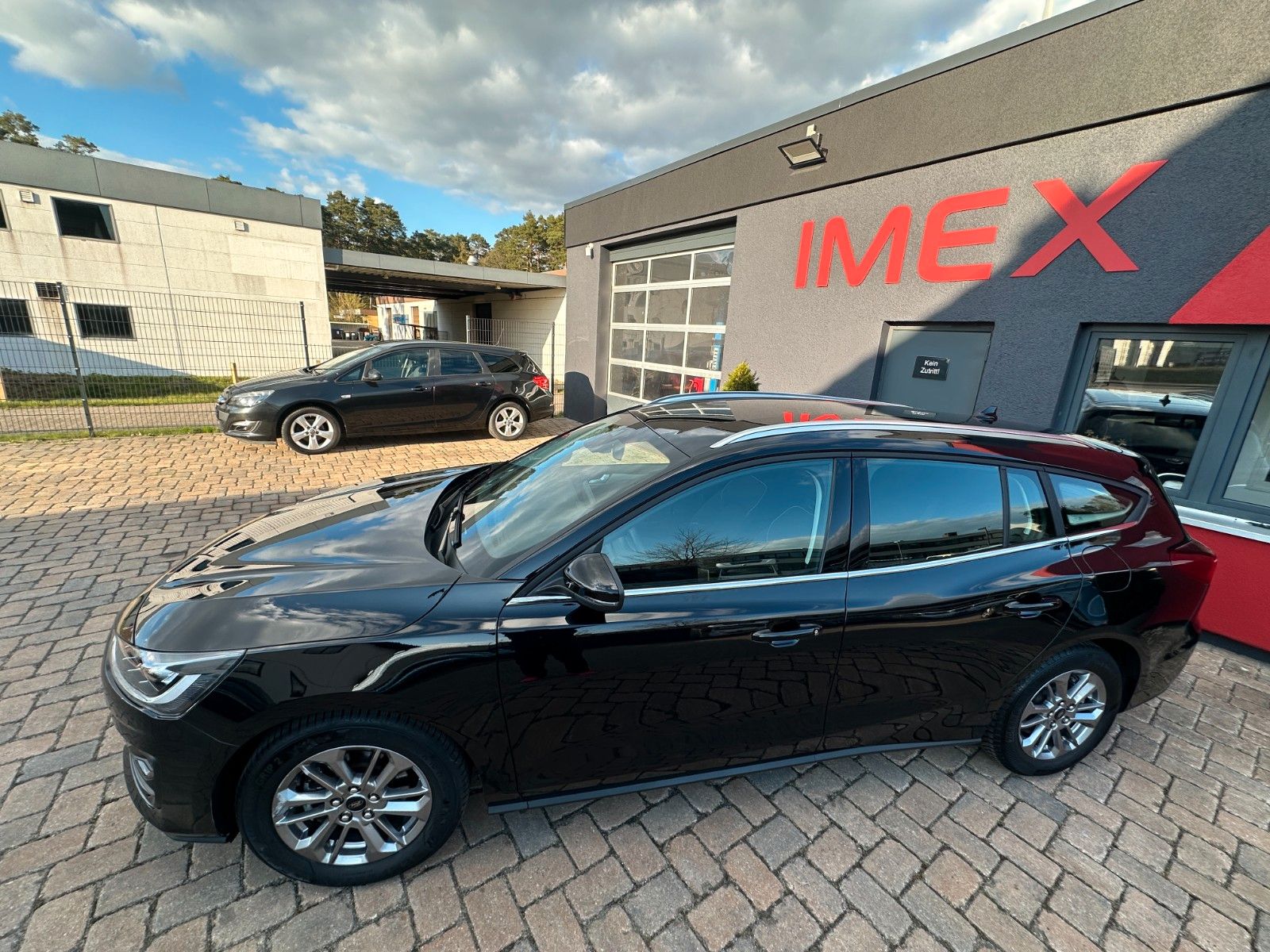 Fahrzeugabbildung Ford Focus Titanium Design 125 PS Autom. LED Navi