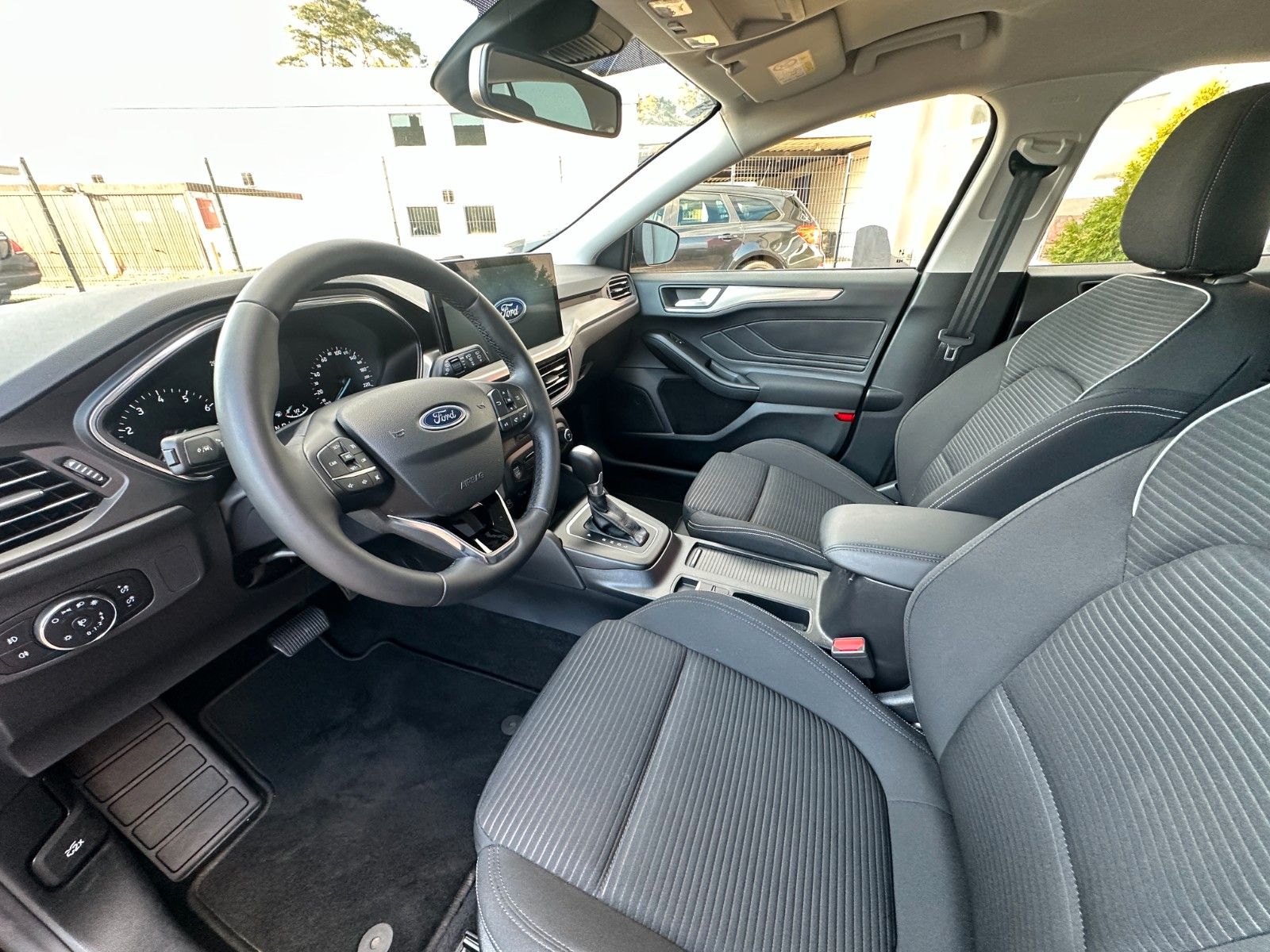 Fahrzeugabbildung Ford Focus Titanium Design 125 PS Autom. LED Navi