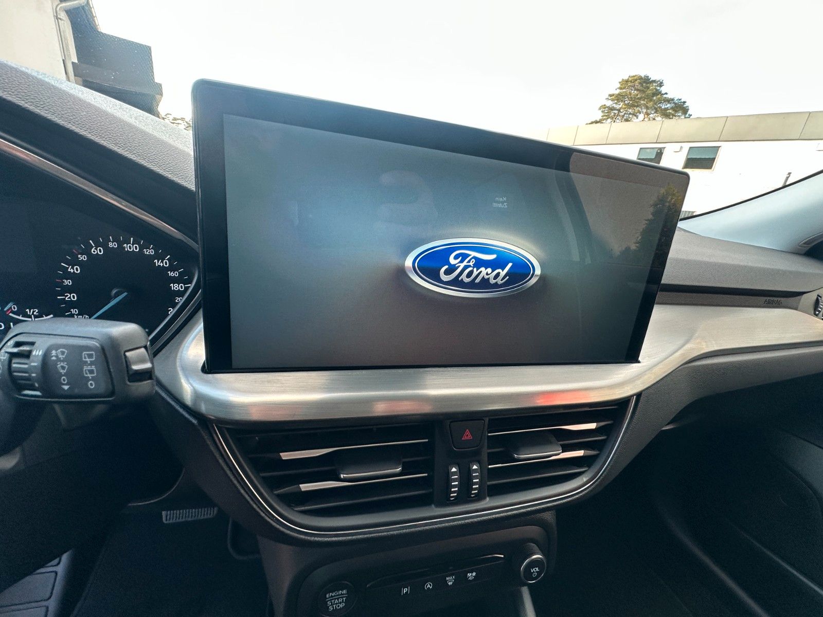 Fahrzeugabbildung Ford Focus Titanium Design 125 PS Autom. LED Navi