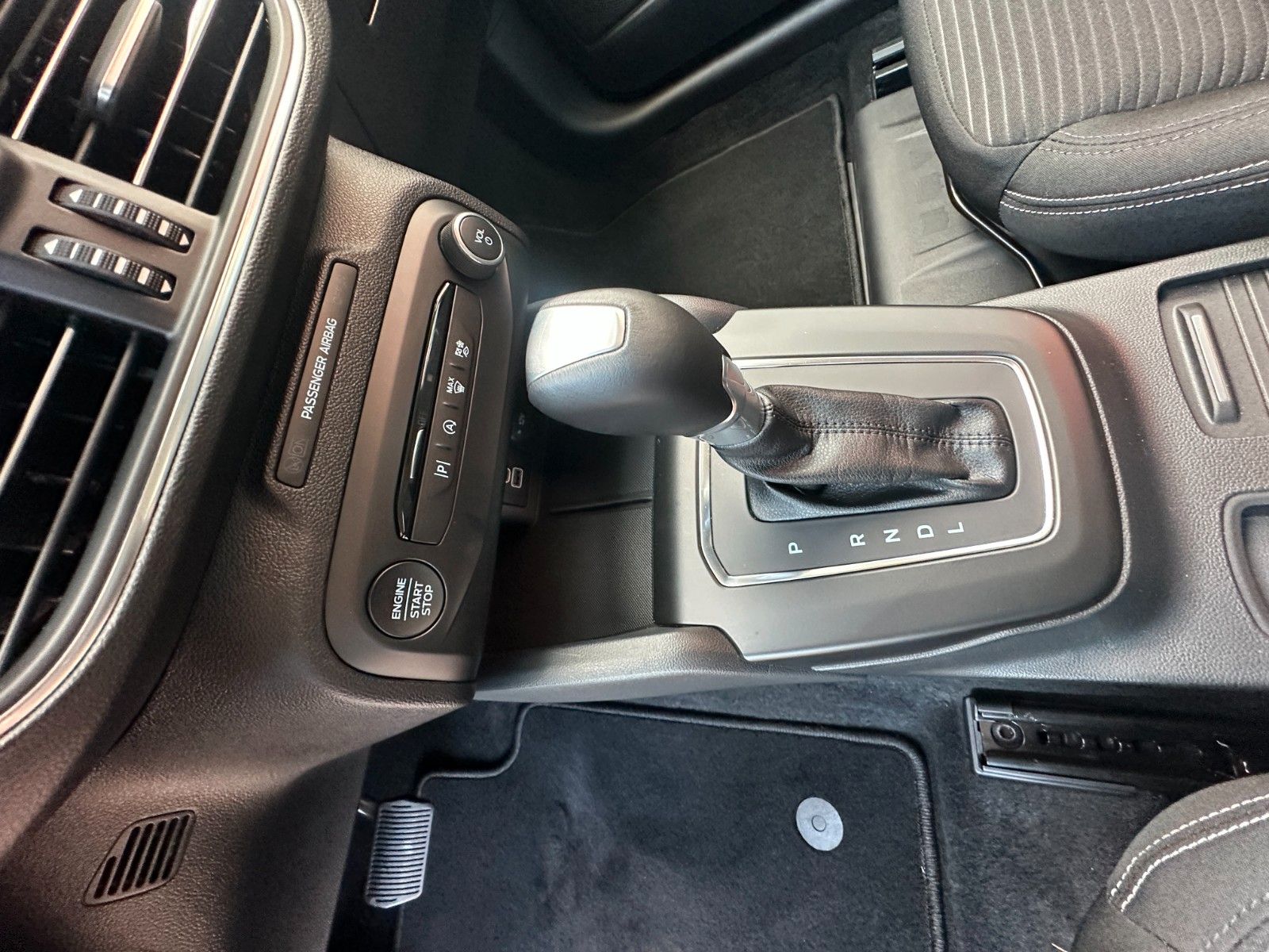 Fahrzeugabbildung Ford Focus Titanium Design 125 PS Autom. LED Navi