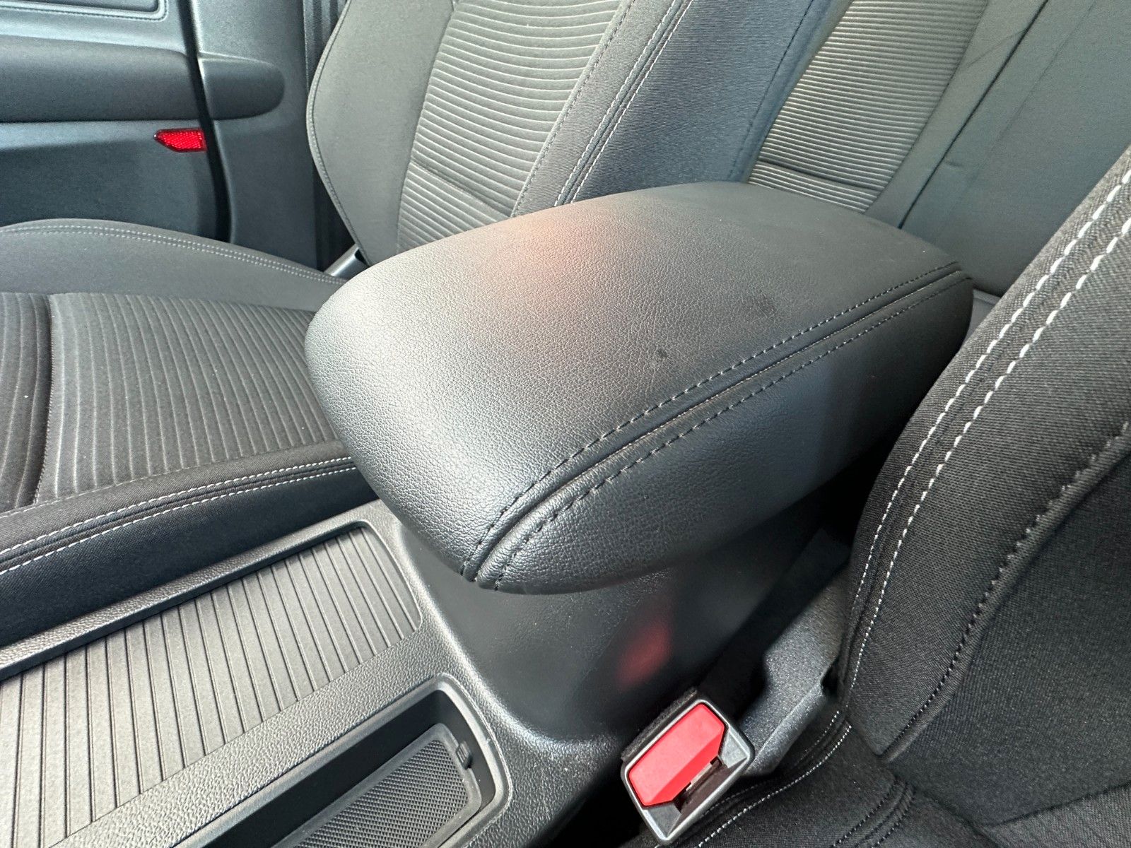 Fahrzeugabbildung Ford Focus Titanium Design 125 PS Autom. LED Navi