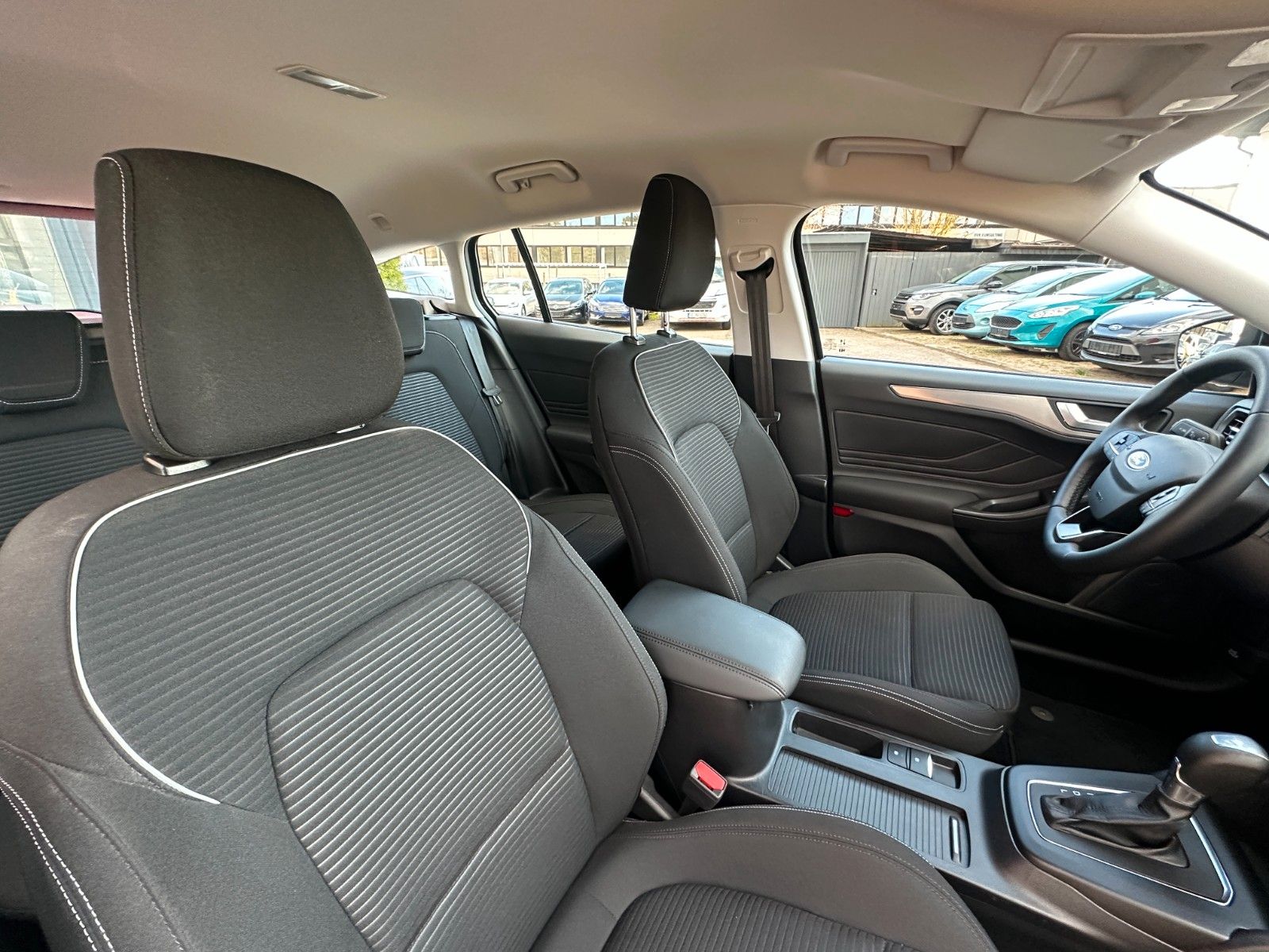 Fahrzeugabbildung Ford Focus Titanium Design 125 PS Autom. LED Navi