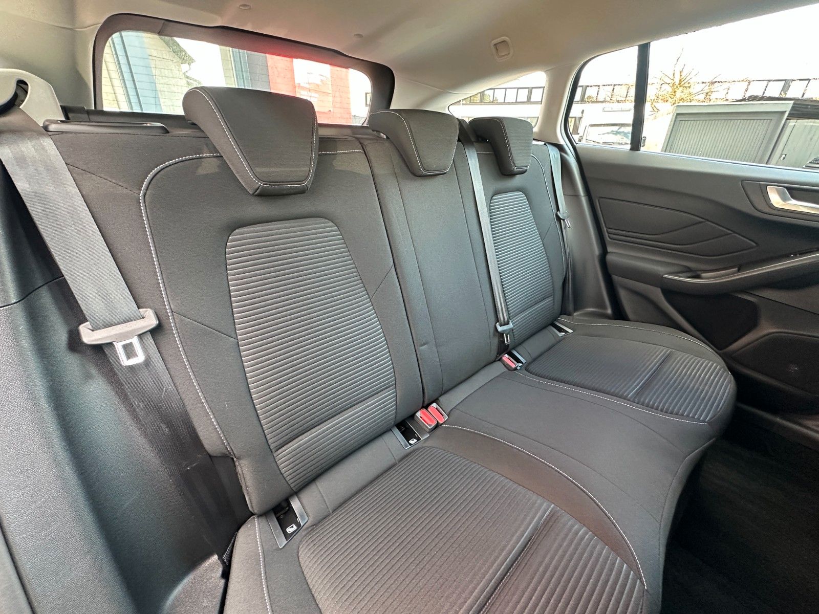 Fahrzeugabbildung Ford Focus Titanium Design 125 PS Autom. LED Navi