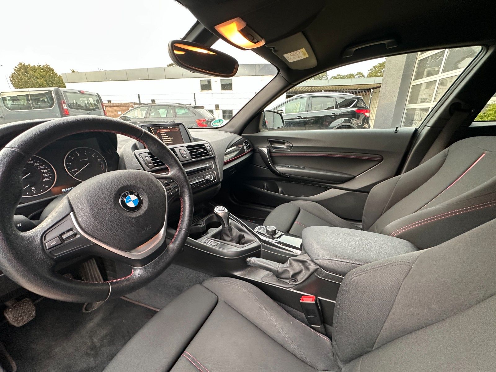 Fahrzeugabbildung BMW 116i Sport Line 136 PS HU neu Bi Xenon SH