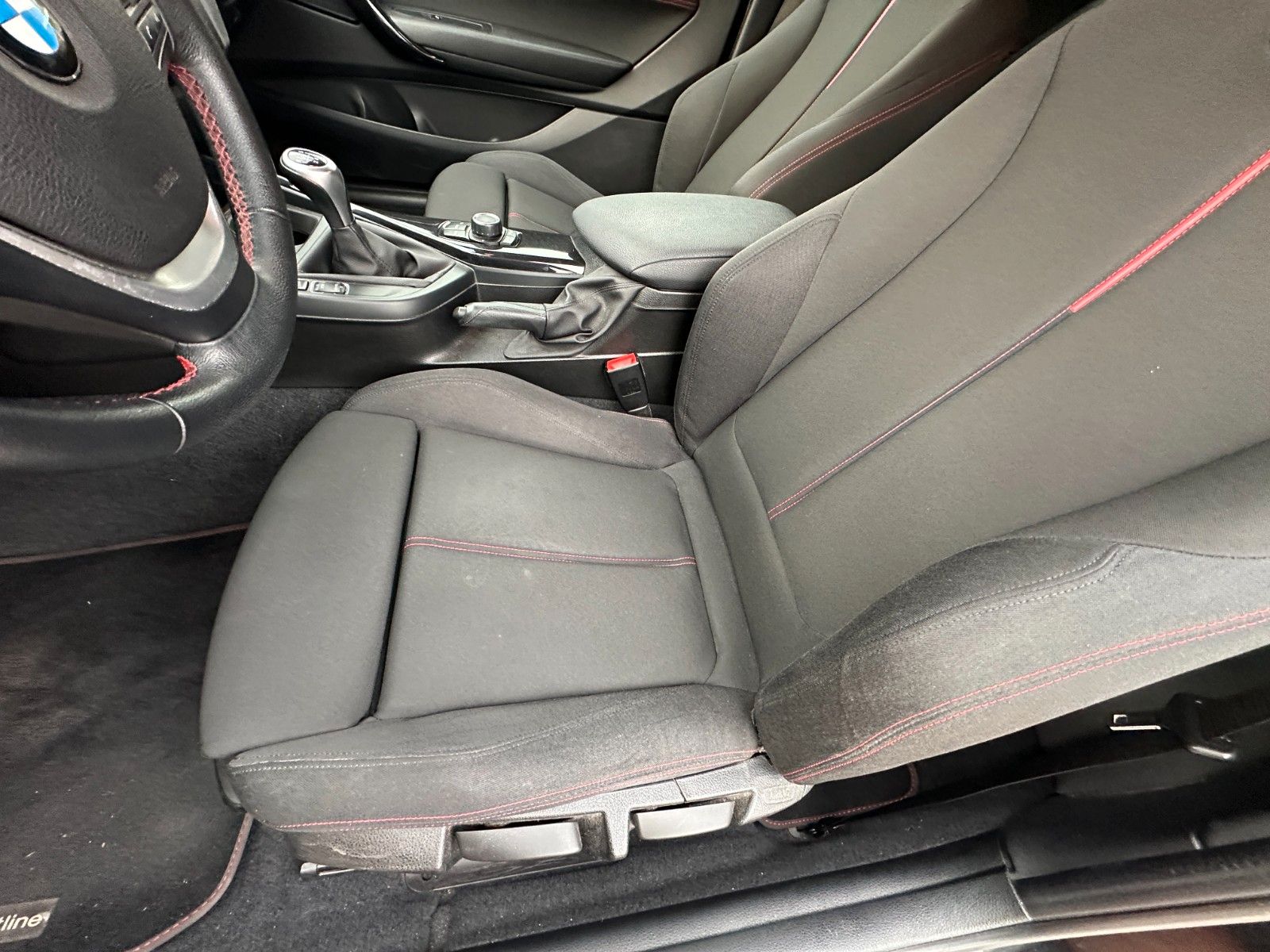 Fahrzeugabbildung BMW 116i Sport Line 136 PS HU neu Bi Xenon SH
