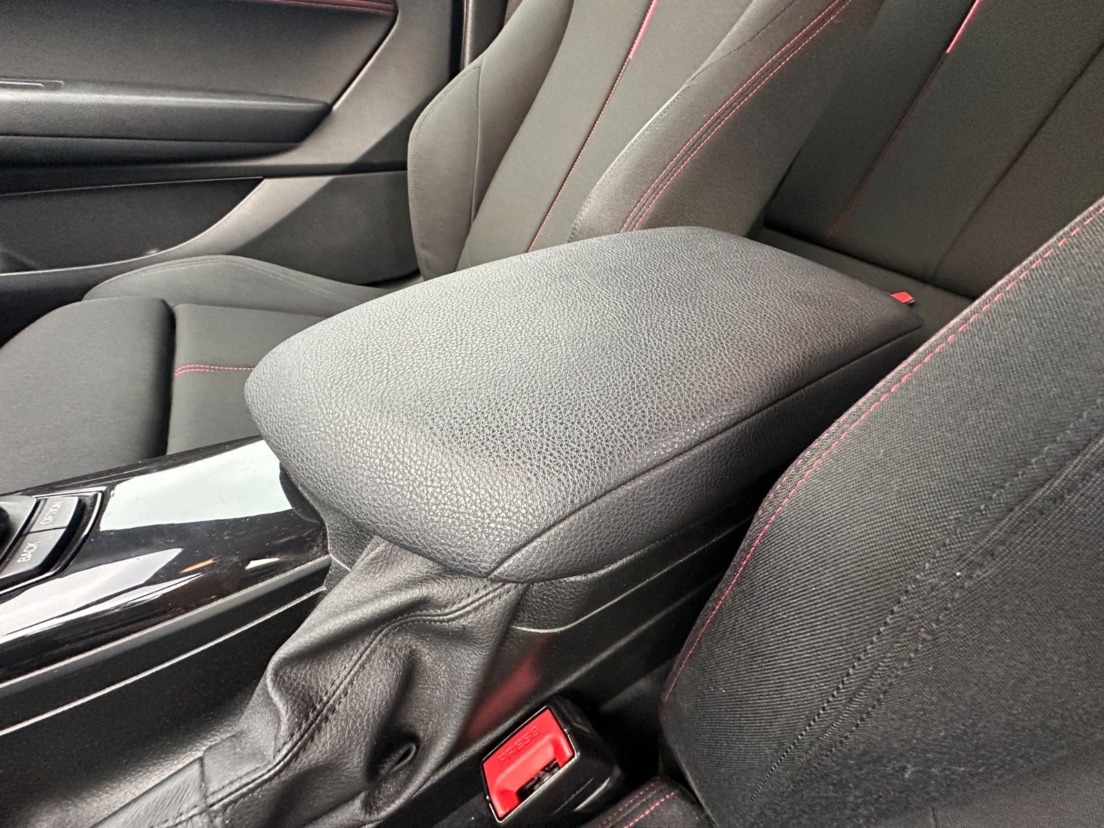 Fahrzeugabbildung BMW 116i Sport Line 136 PS HU neu Bi Xenon SH
