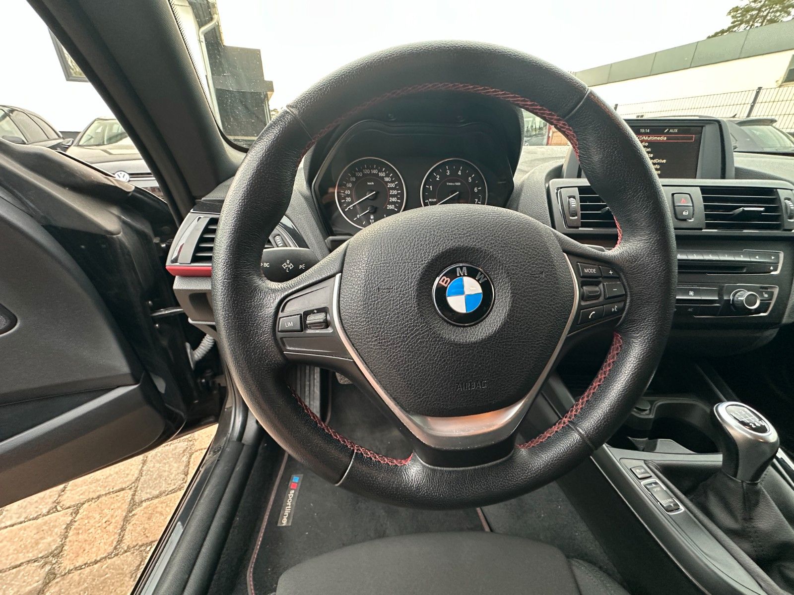 Fahrzeugabbildung BMW 116i Sport Line 136 PS HU neu Bi Xenon SH