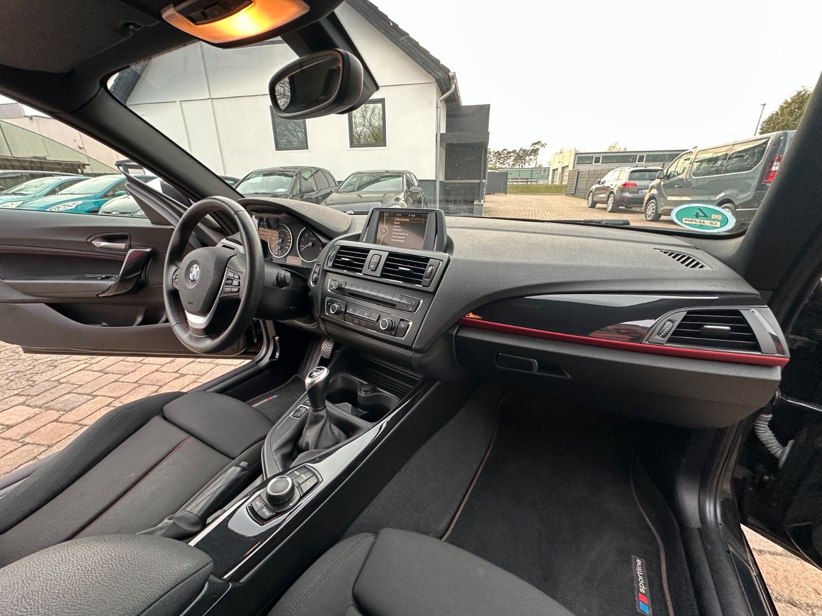 Fahrzeugabbildung BMW 116i Sport Line 136 PS HU neu Bi Xenon SH