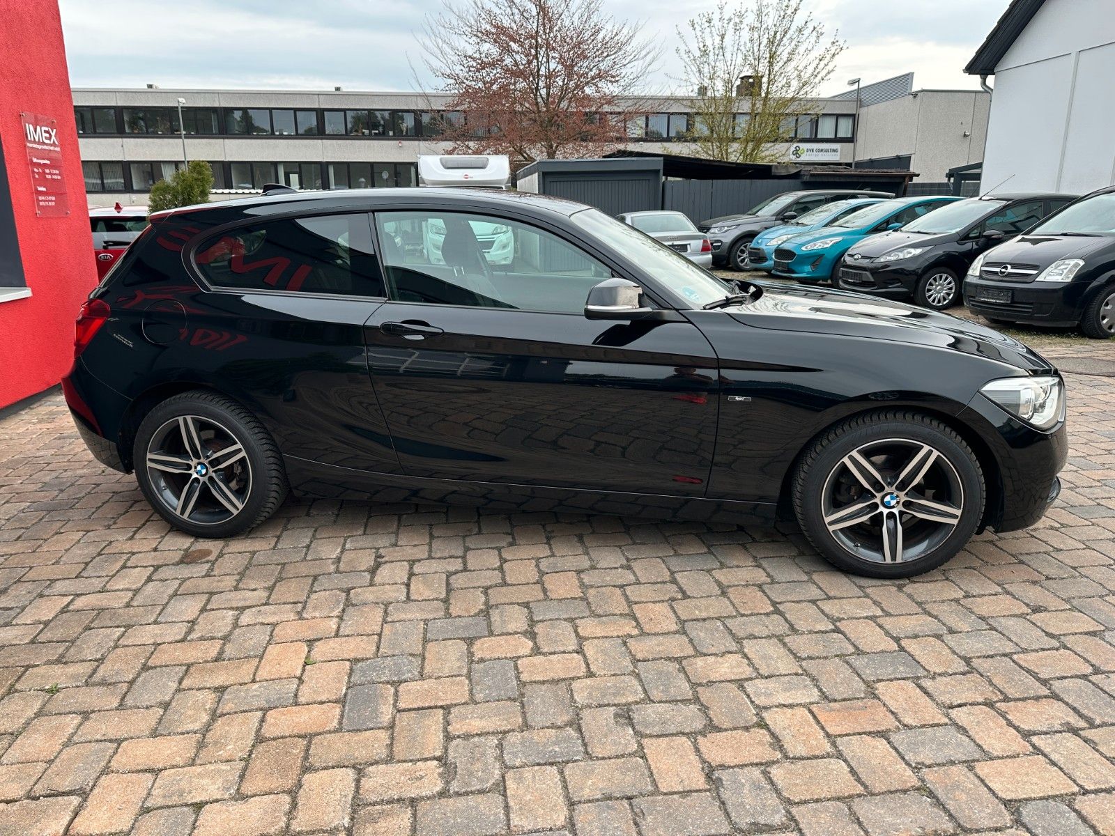 Fahrzeugabbildung BMW 116i Sport Line 136 PS HU neu Bi Xenon SH
