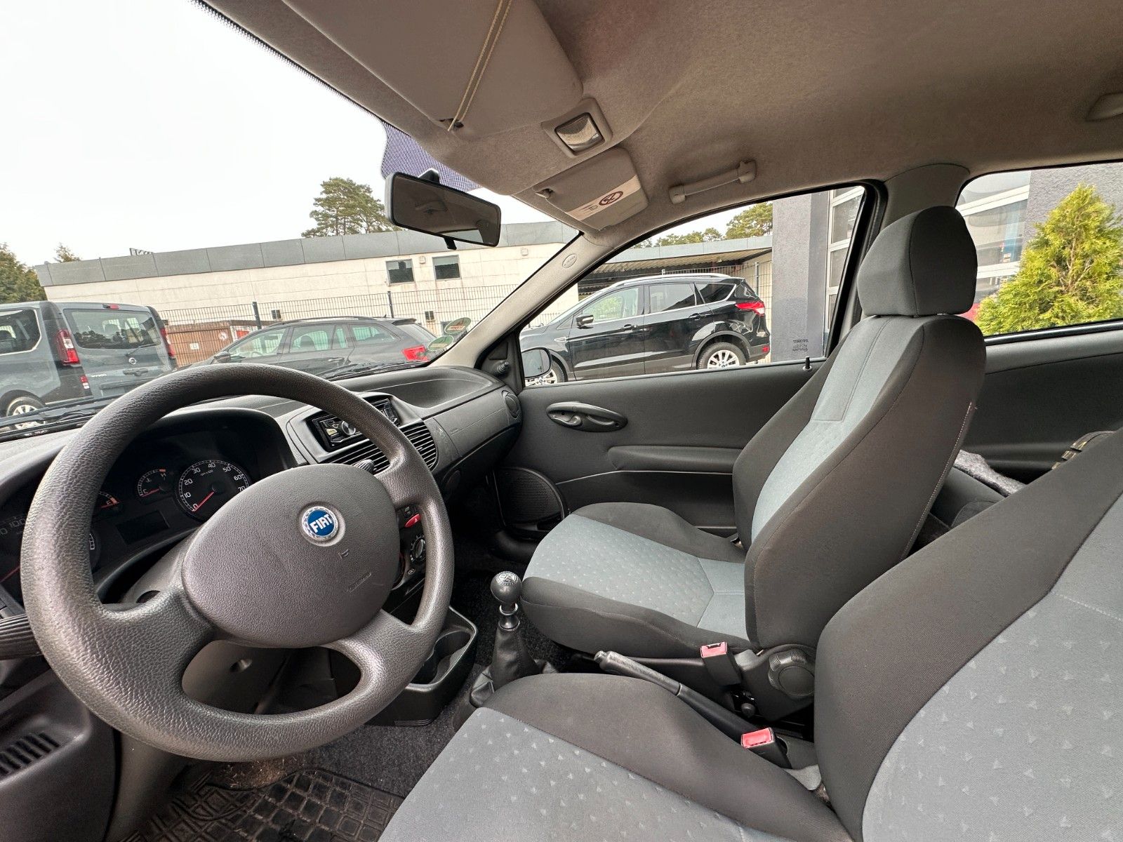 Fahrzeugabbildung Fiat Punto 1.2 8V Start 60 PS Tüv 6/27 Klima