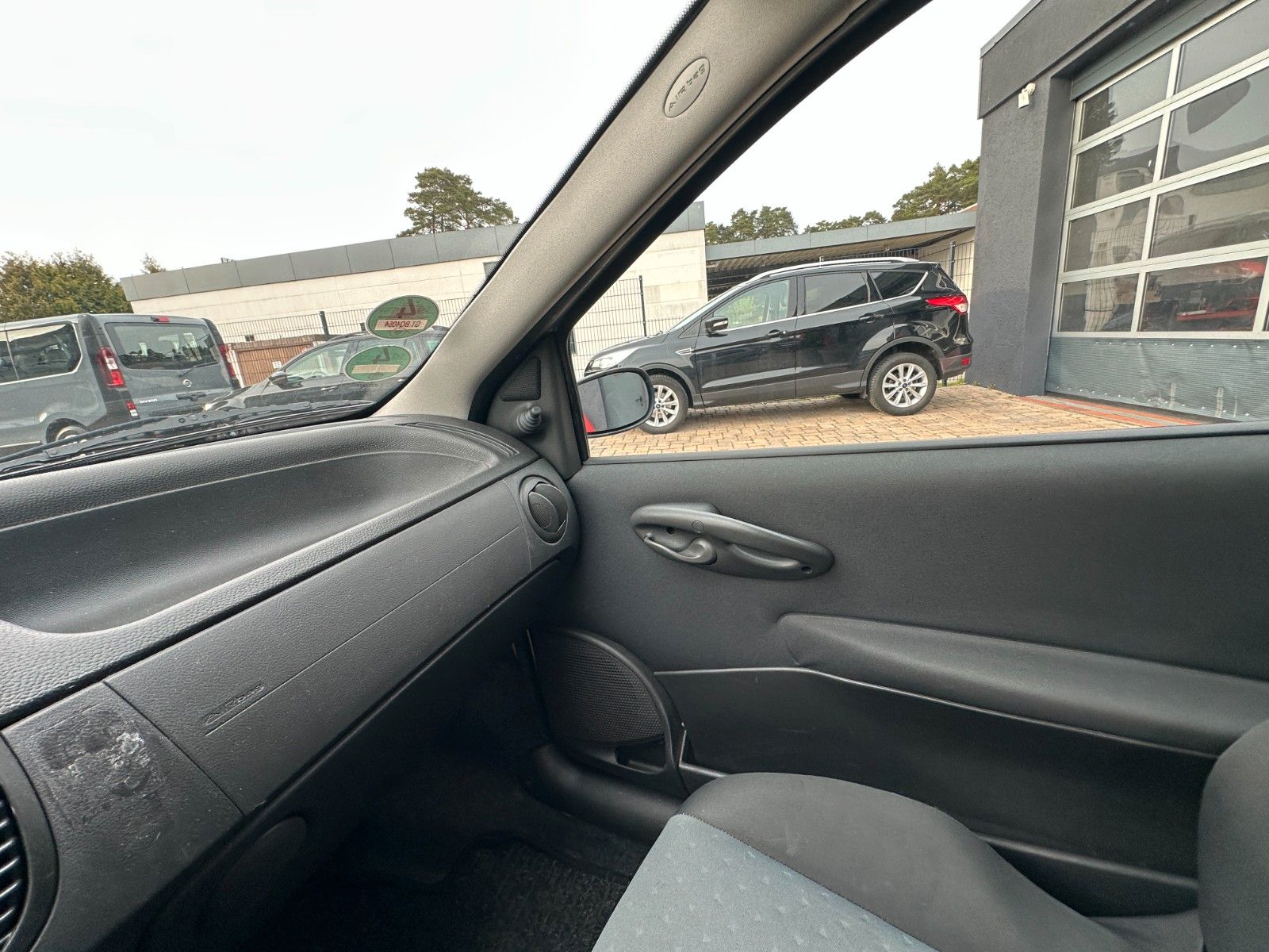 Fahrzeugabbildung Fiat Punto 1.2 8V Start 60 PS Tüv 6/27 Klima