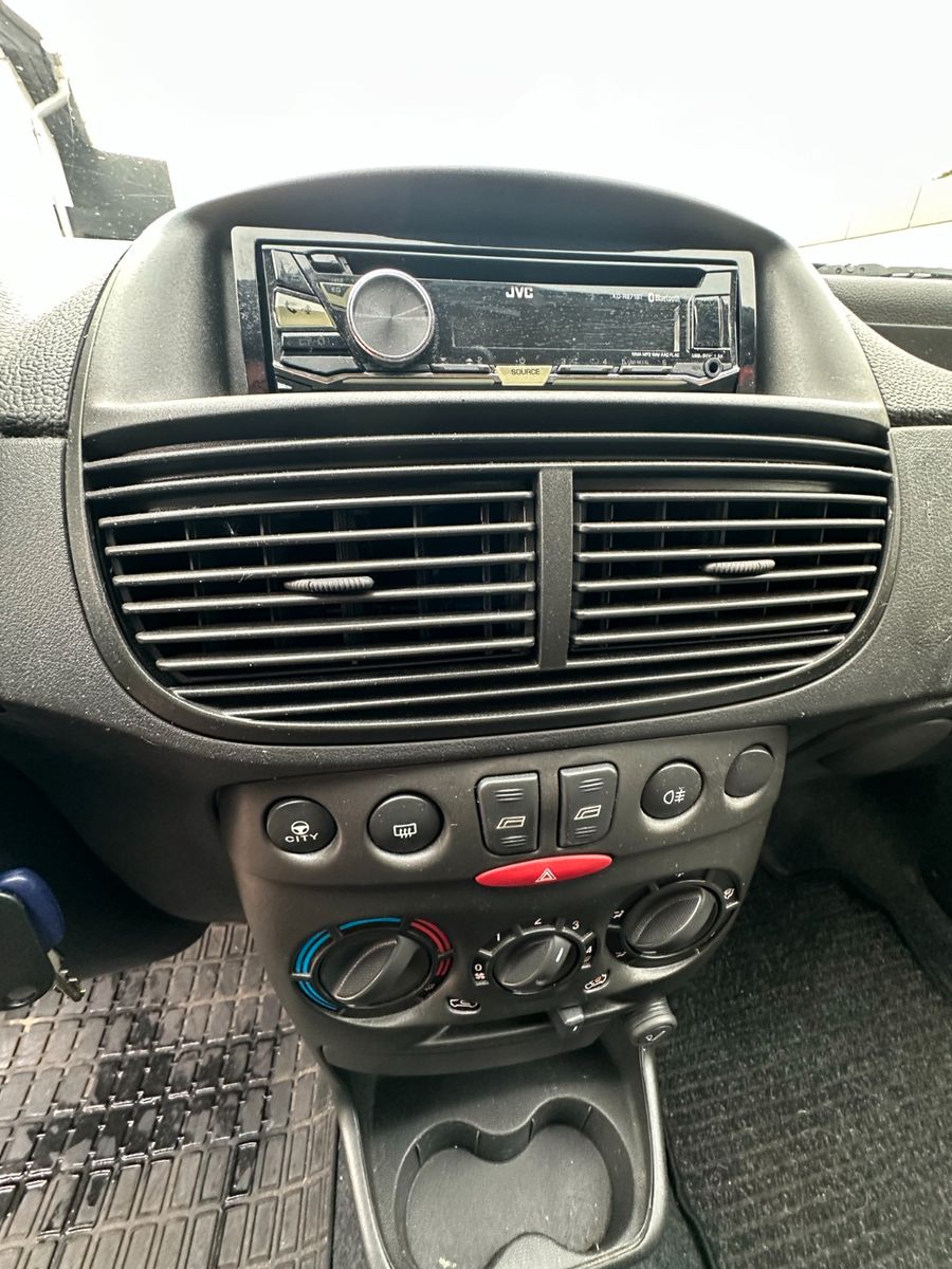 Fahrzeugabbildung Fiat Punto 1.2 8V Start 60 PS Tüv 6/27 Klima