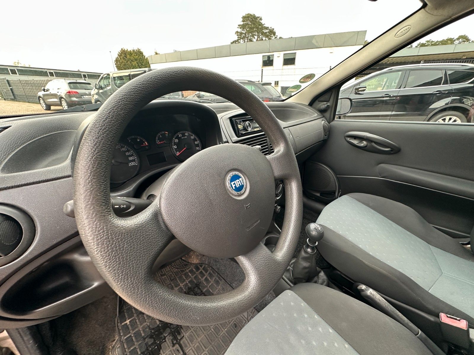Fahrzeugabbildung Fiat Punto 1.2 8V Start 60 PS Tüv 6/27 Klima