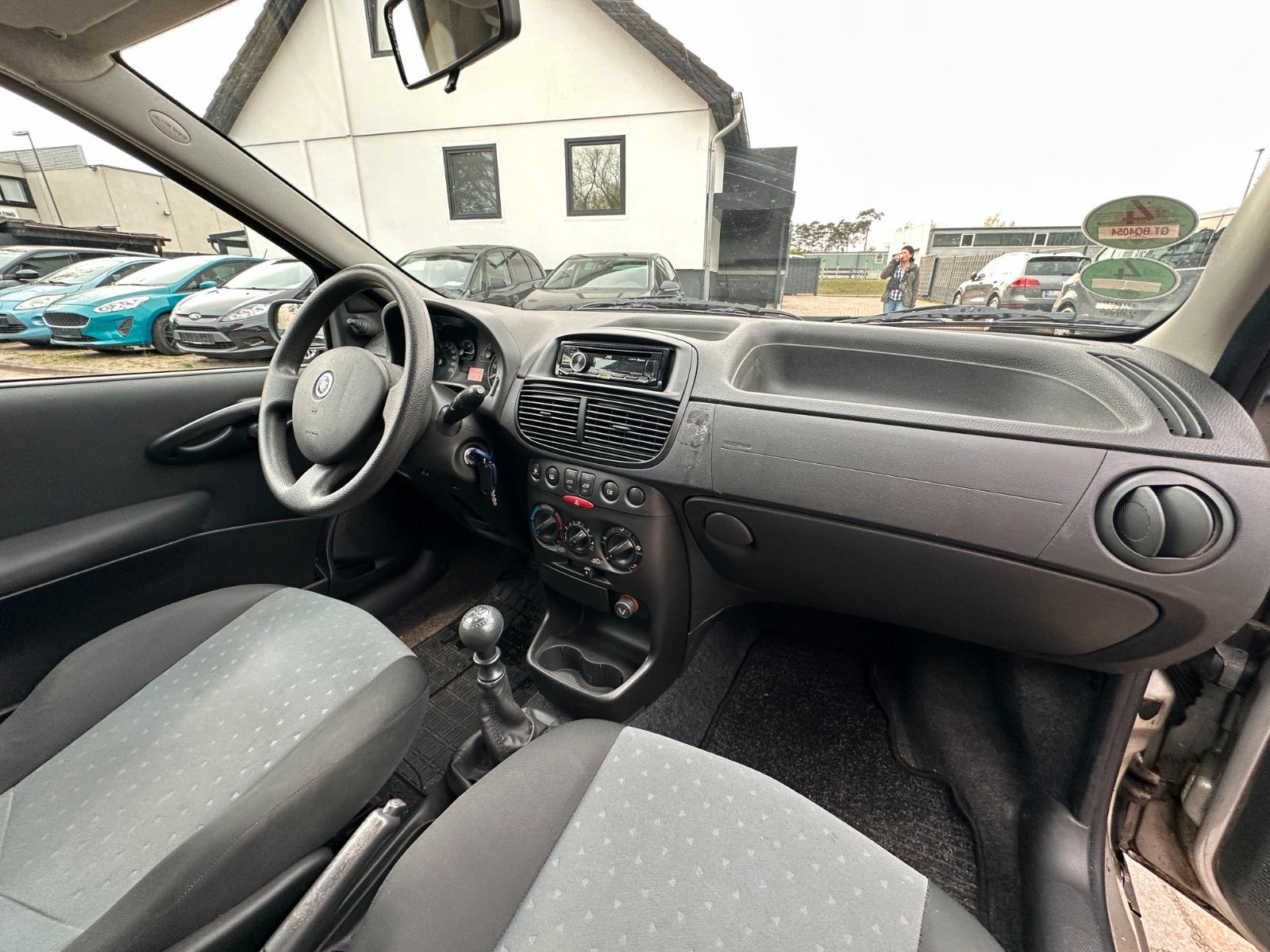 Fahrzeugabbildung Fiat Punto 1.2 8V Start 60 PS Tüv 6/27 Klima