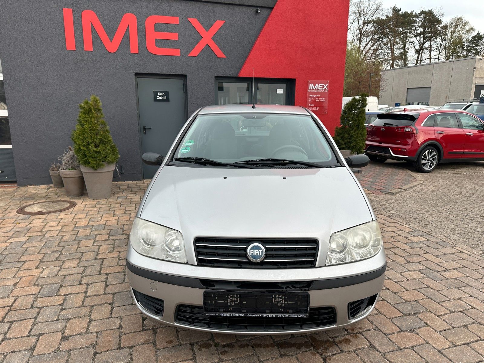Fahrzeugabbildung Fiat Punto 1.2 8V Start 60 PS Tüv 6/27 Klima