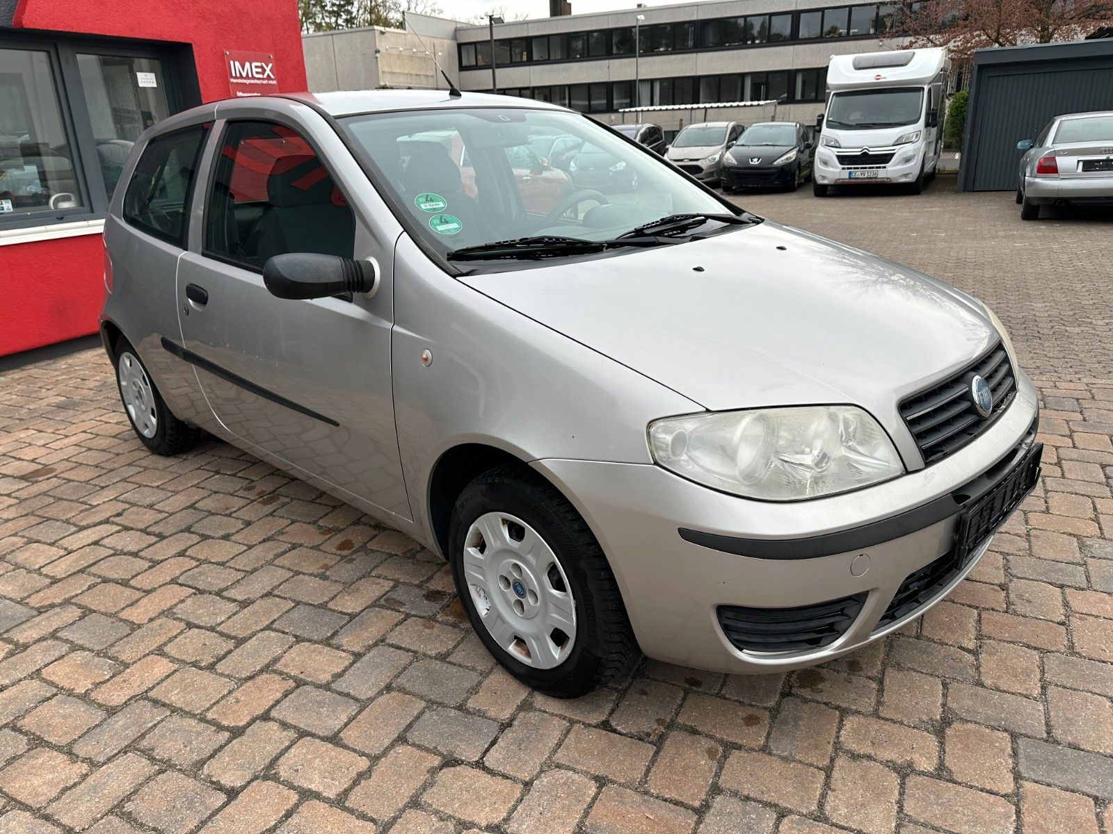 Fahrzeugabbildung Fiat Punto 1.2 8V Start 60 PS Tüv 6/27 Klima