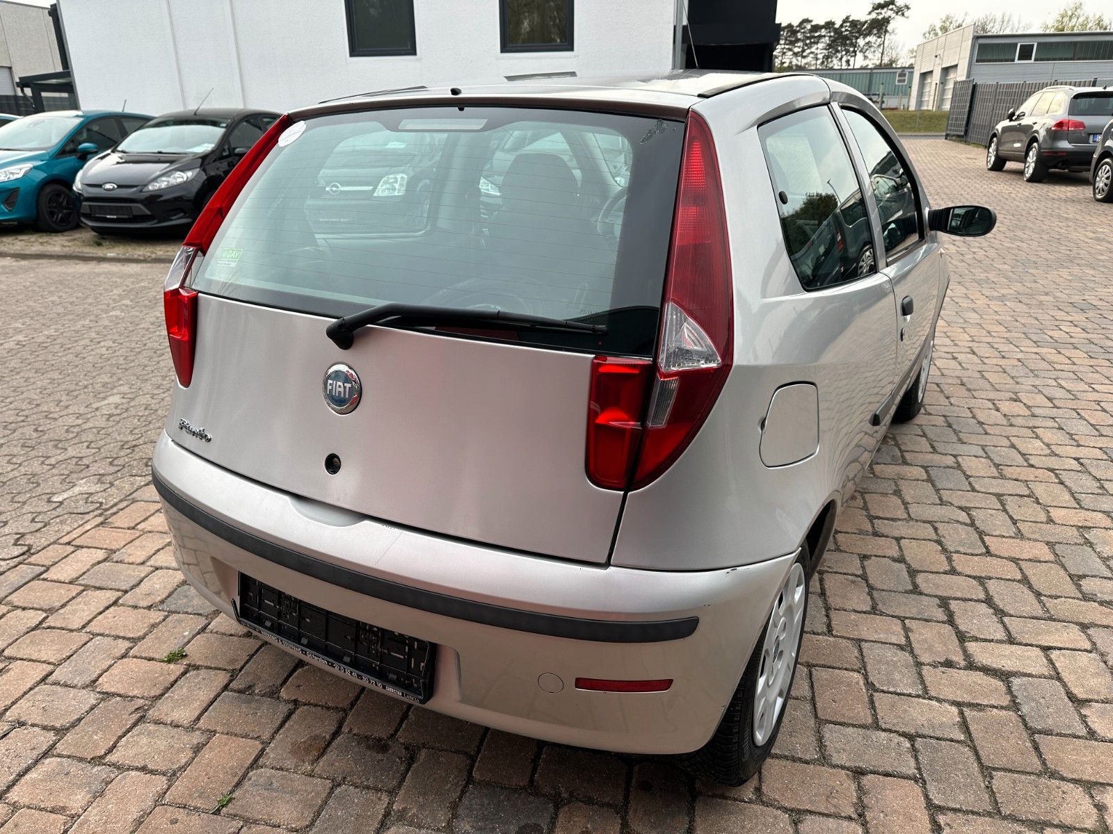 Fahrzeugabbildung Fiat Punto 1.2 8V Start 60 PS Tüv 6/27 Klima