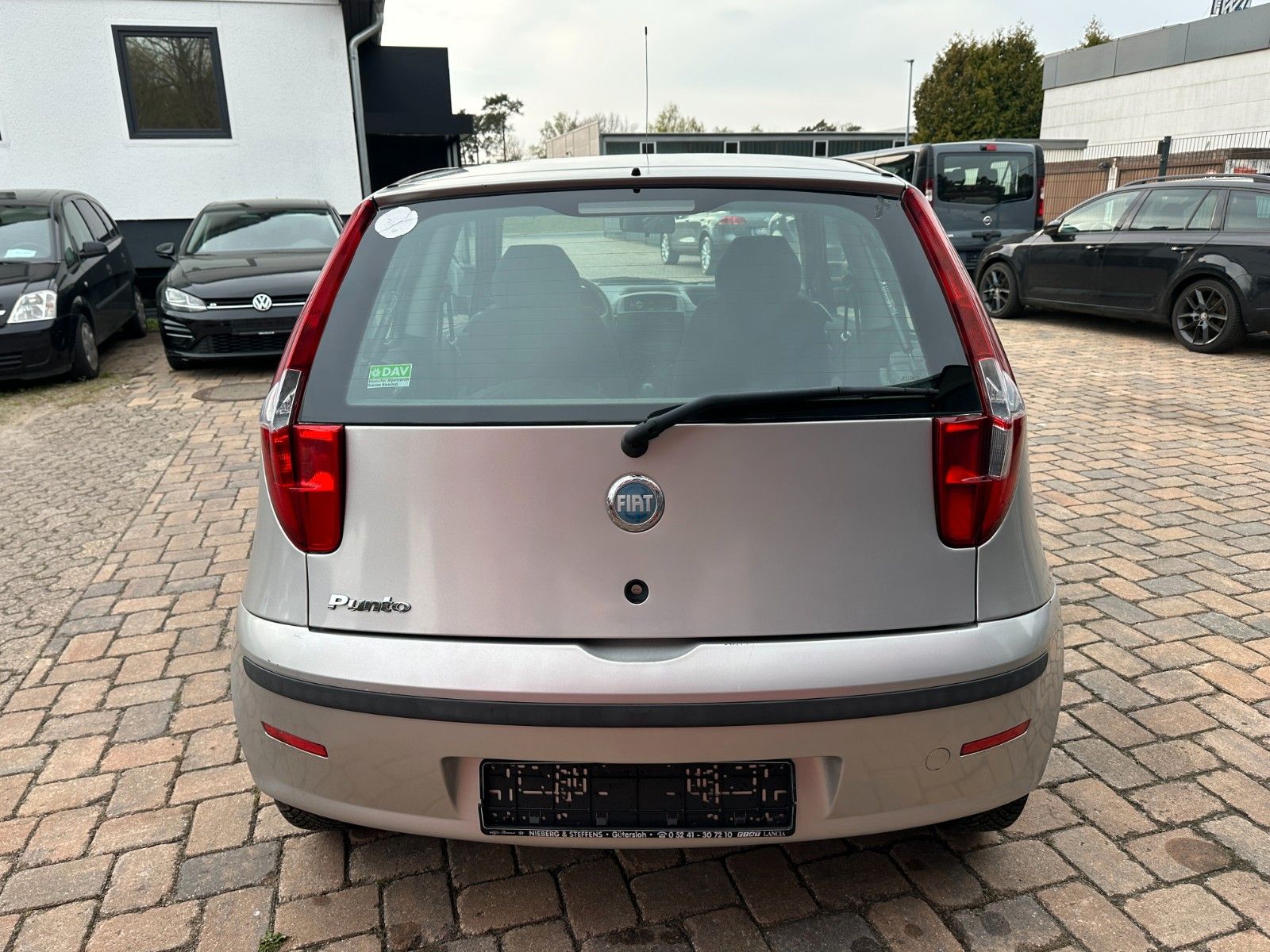 Fahrzeugabbildung Fiat Punto 1.2 8V Start 60 PS Tüv 6/27 Klima