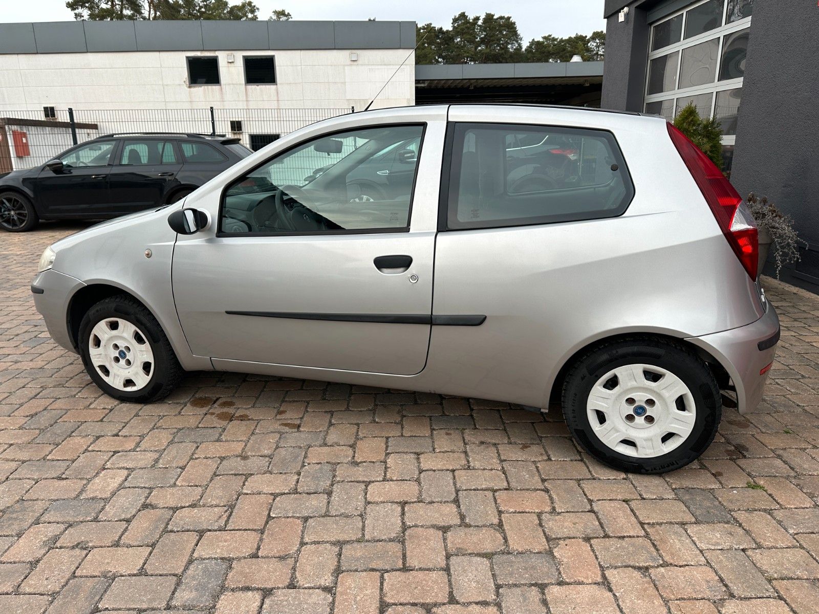 Fahrzeugabbildung Fiat Punto 1.2 8V Start 60 PS Tüv 6/27 Klima