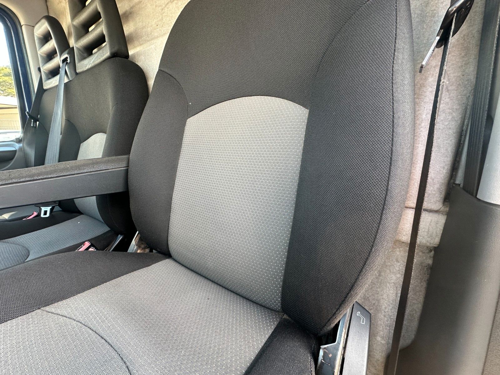 Fahrzeugabbildung Iveco Daily Kasten 3.0  140PS L2H3 Klima AHK 2.8t