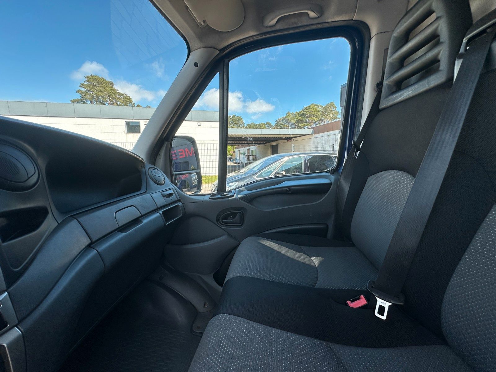 Fahrzeugabbildung Iveco Daily Kasten 3.0  140PS L2H3 Klima AHK 2.8t