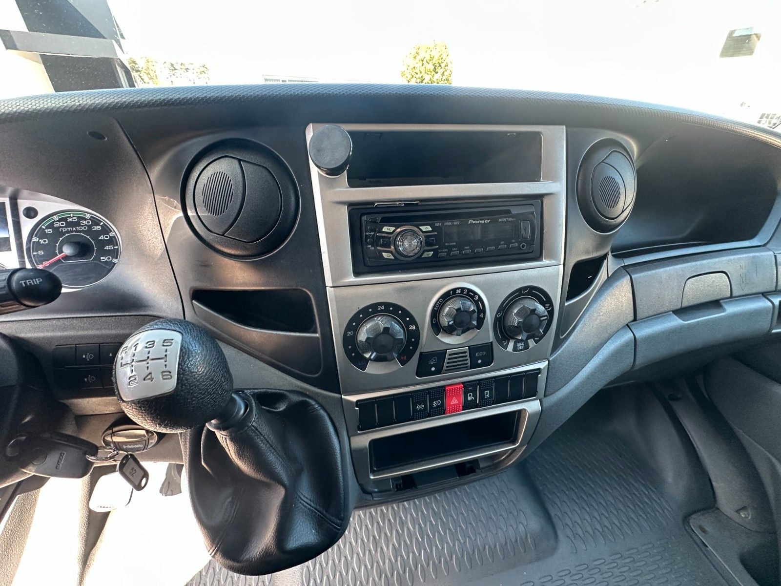 Fahrzeugabbildung Iveco Daily Kasten 3.0  140PS L2H3 Klima AHK 2.8t