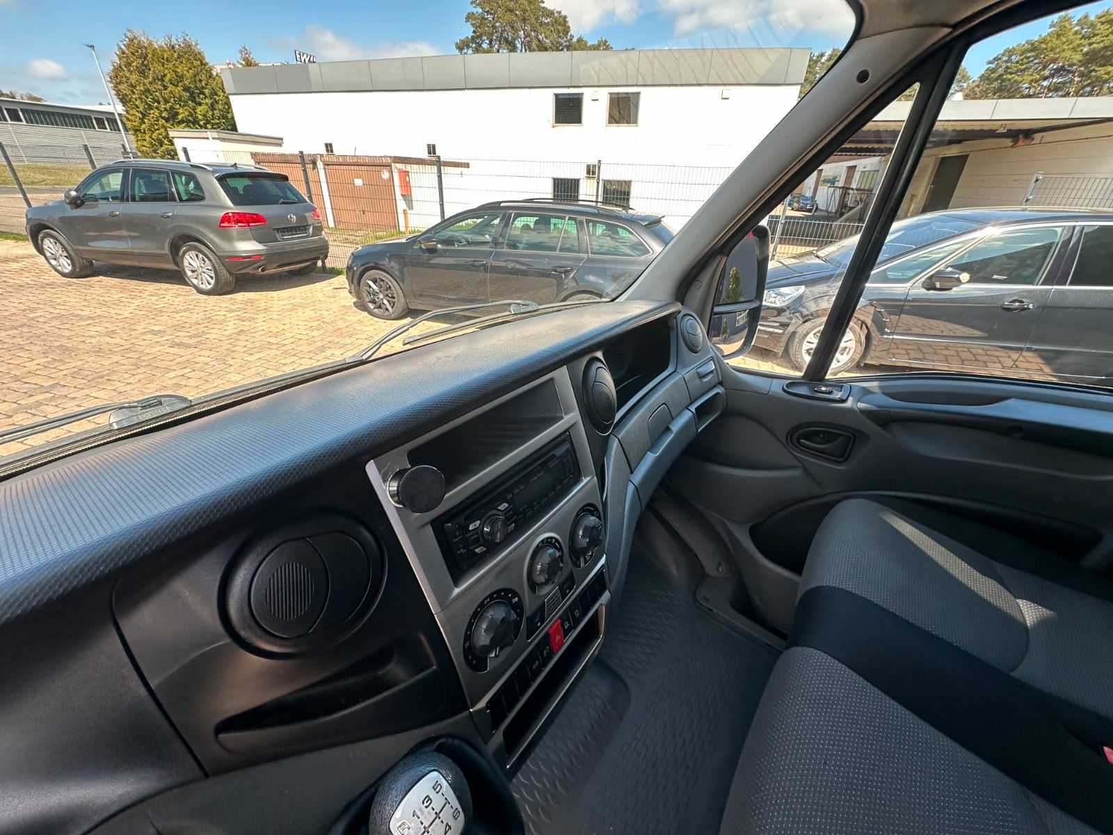 Fahrzeugabbildung Iveco Daily Kasten 3.0  140PS L2H3 Klima AHK 2.8t